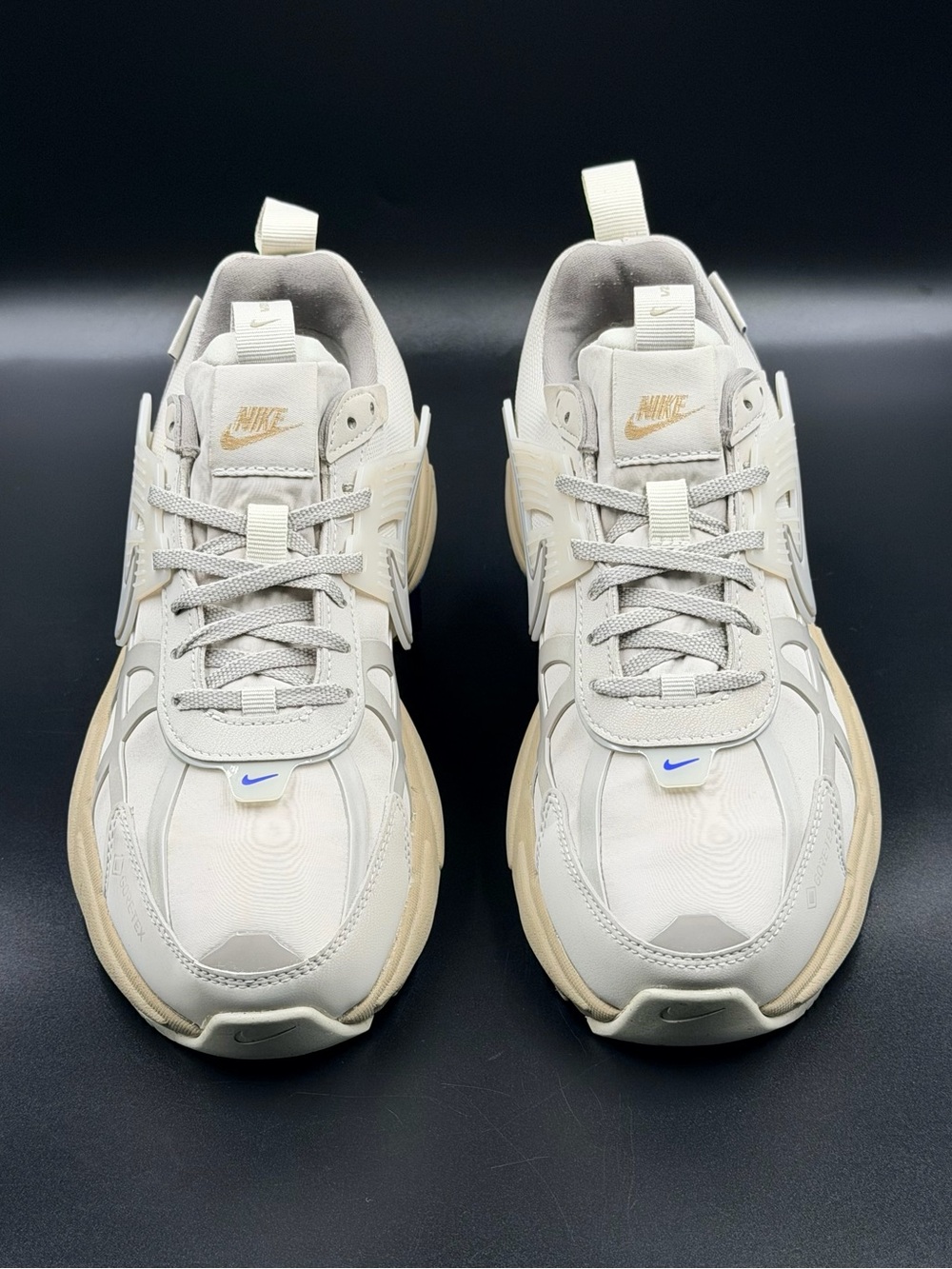 Nike Wmns V2K Run GORE-TEX 'Light Iron Ore' - Picture 2 of 12